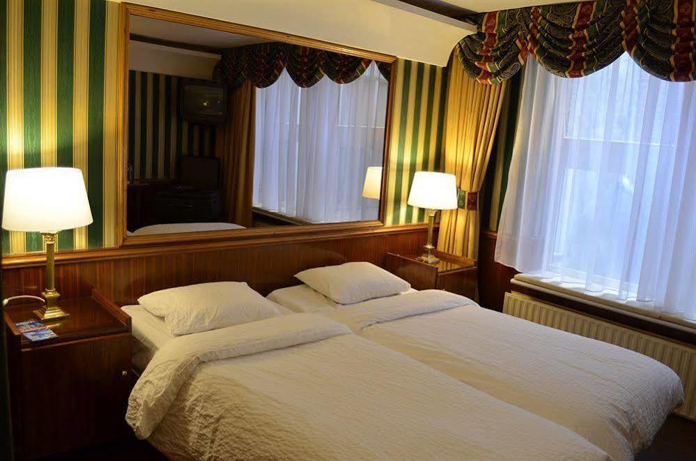 Rembrandtplein Bed & Breakfast Амстердам Екстериор снимка